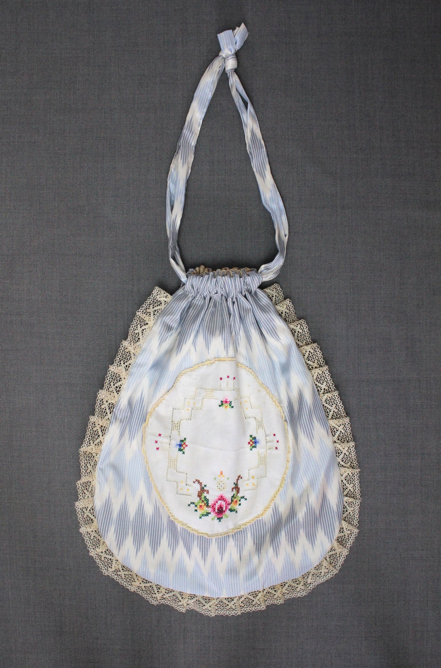 VAGABONDE BLEUE ET DENTELLE